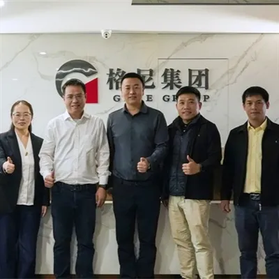 Vjetnamiešu klients veic{0}}uz vietas apmeklējumu un paraksta pasūtījumu GR2 ...